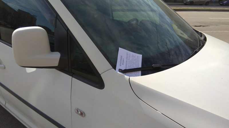 В Запорожье сотрудники новой Службы инспекторов по парковке выписали первый штраф