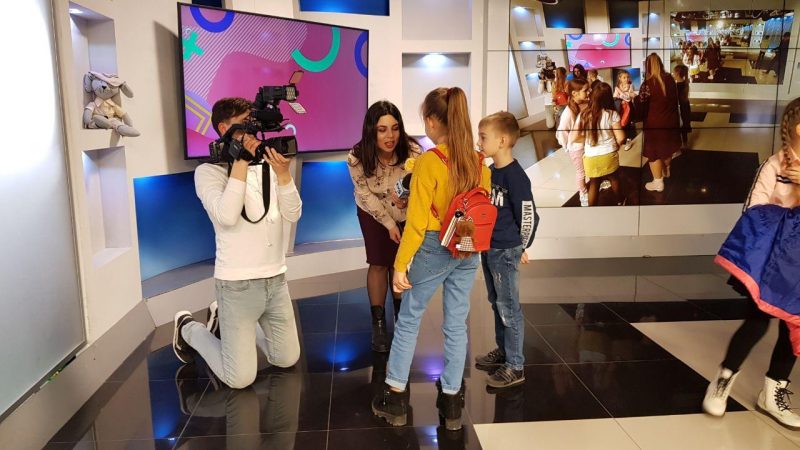 Запорізьким школярам провели ексклюзивну екскурсію телеканалом TV5