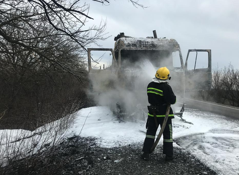 На трассе загорелся грузовик с метаном / фото: ГСЧС
