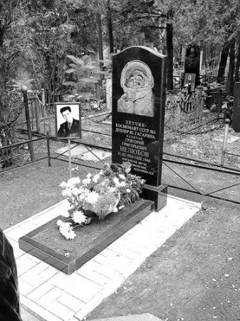 Памятник на могиле в Запорожье