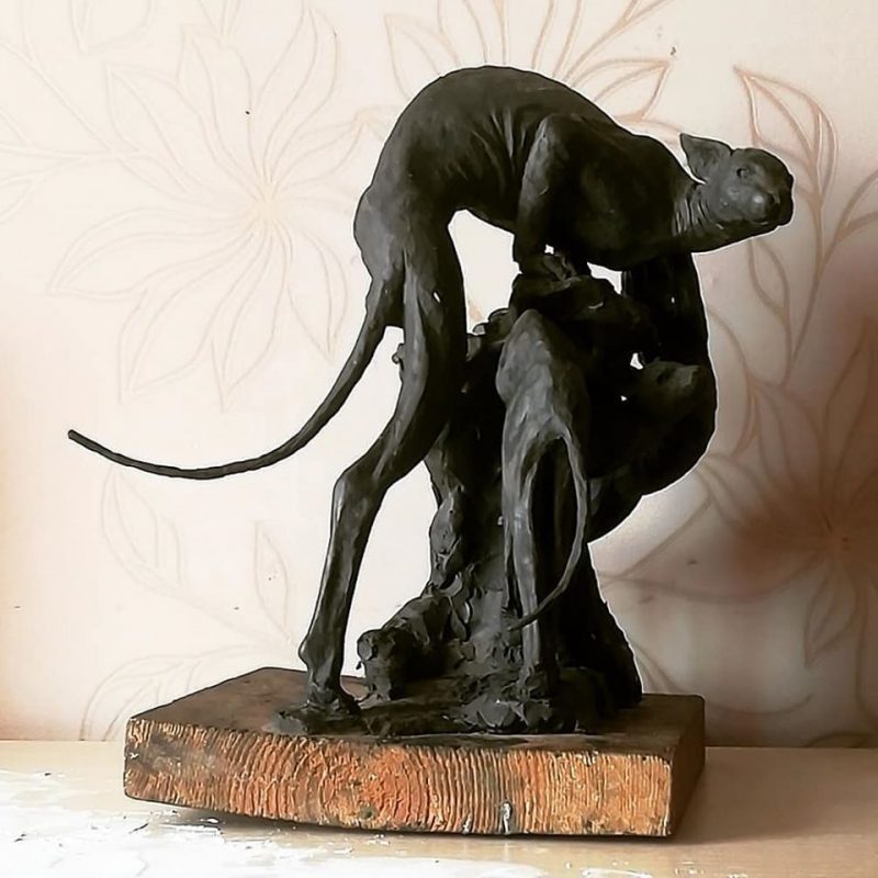 На создание необычной работы скульптора из Запорожья вдохновила ее кошка