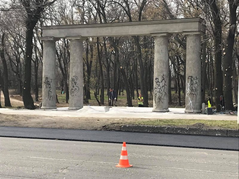 На проспекте Богдана Хмельницкого в Мелитополе продолжает ремонт дорожного покрытия