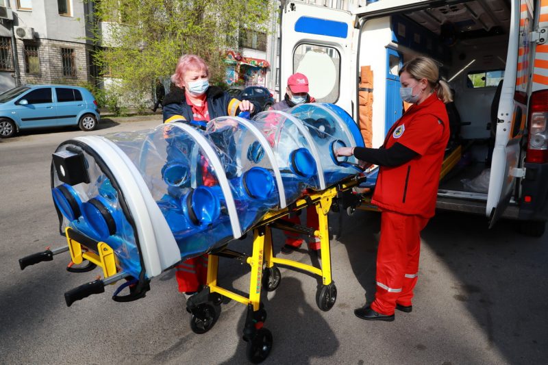 В Запорожье прибыли два биобокса для транспортировки больных COVID-19 - фото