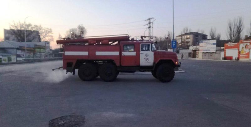 В Запорожской области в населенных пунктах спасатели продезинфицировали улицы 
