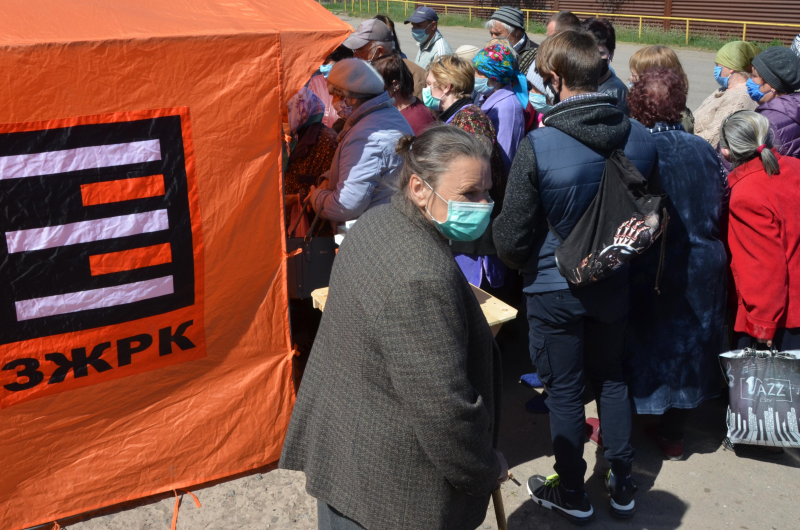 В селе Малая Белозерка раздавали средства индивидуальной защиты от коронавируса
