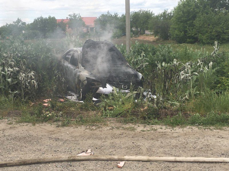 Автомобиль MAZDA  загорелся на трассе возле Таврического