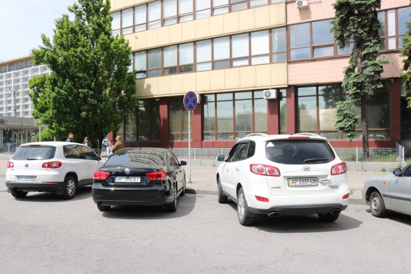 Во время карантина в Запорожье за незаконную парковку штрафовали даже судей и чиновников