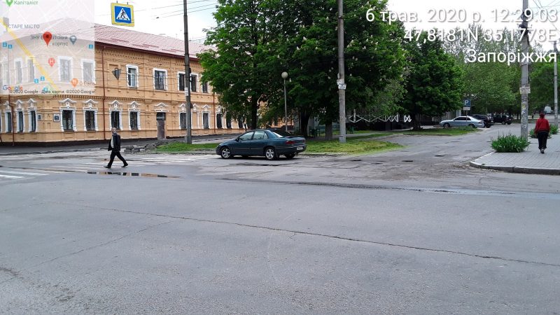 Водители продолжают нарушать правила парковки и в старой части города, и в центре