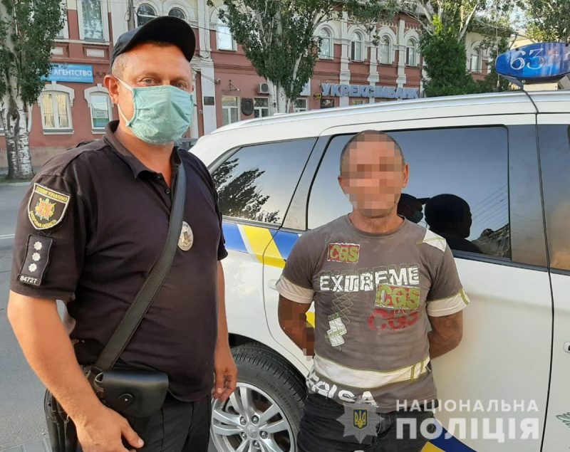 В Запорожской области мужчина напал с ножом на сотрудницу кредитной фирмы 