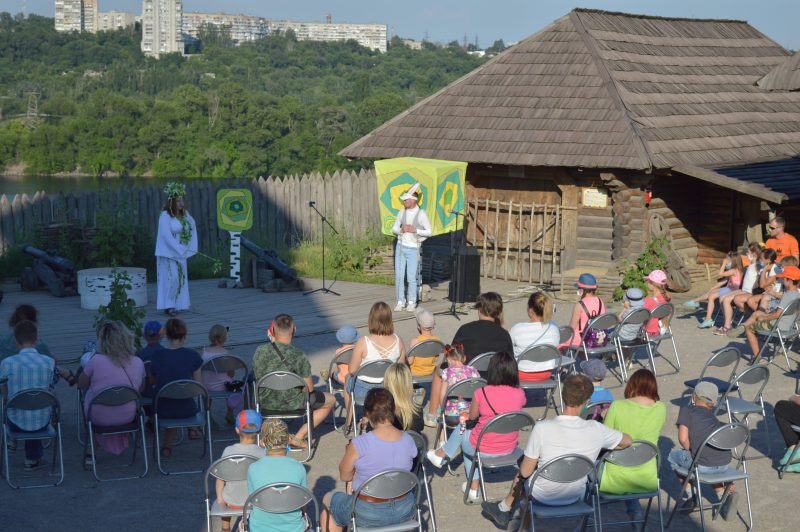 Запорожский театр показал музыкальную сказку на фоне живописного пейзажа