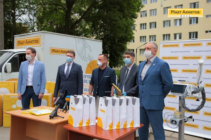 Рінат Ахметов першим в країні відреагував на загрозу епідемії і спрямував 300 мільйонів гривень на боротьбу з COVID-19 в Україні