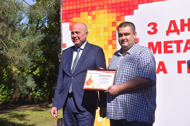 Олександр Третьяков також вручив грамоти співробітникам