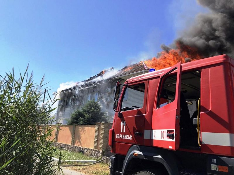 В курортном городе Запорожской области горело несколько зданий 