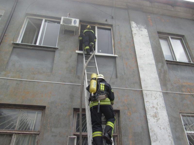 Пожар произошел в Александровском районе Запорожья