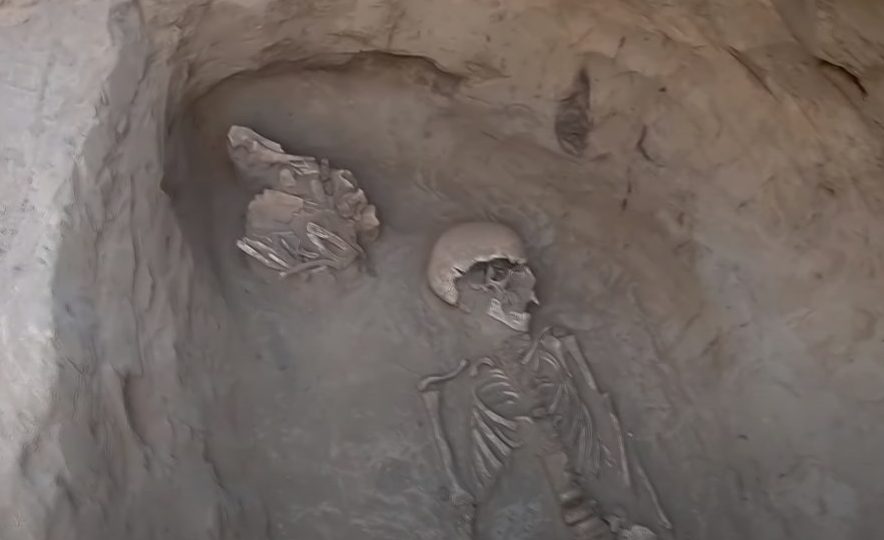 Блогер показал, как выглядит раскопанный археологами курган на Мамай-горе - видео