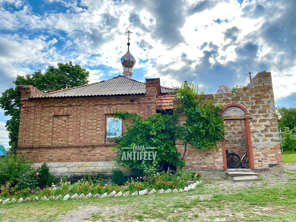 Известный блогер показал красоту старинных зданий в селе Запорожской области