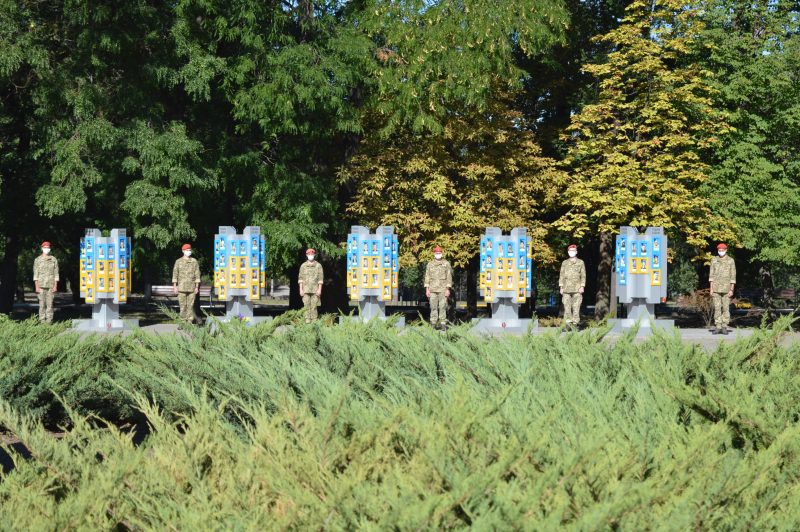 С болью и благодарностью в Запорожье почтили память погибших защитников Украины