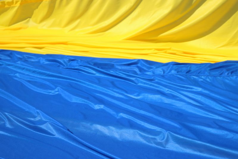 У Запоріжжі над Дніпром встановили символ єднання українців