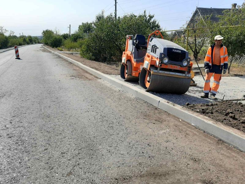 Как продвигается ремонт важной автодороги в Запорожской области - фото