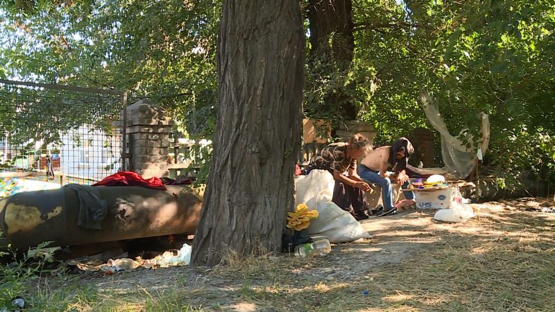 В Запорожье бездомные поселились прямо возле детского сада