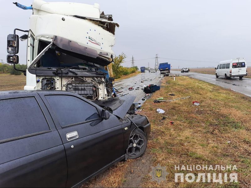 В Запорожской области произошла жуткая авария с тремя автомобилями - погиб водитель 