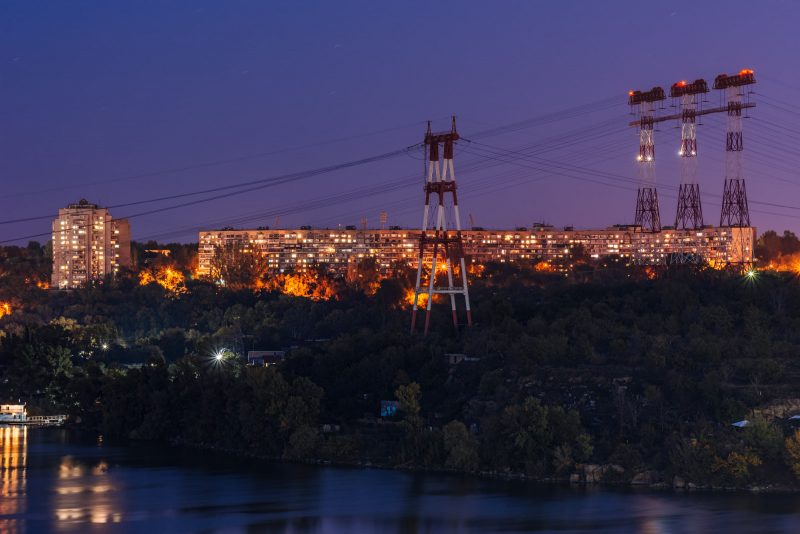 Фотограф показал луну и яркие огни над ночным Запорожьем - фото