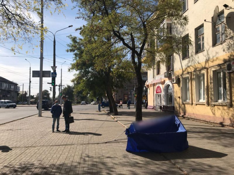 В Запорожье опять напали на агитационные палатки одной из политсил - фото