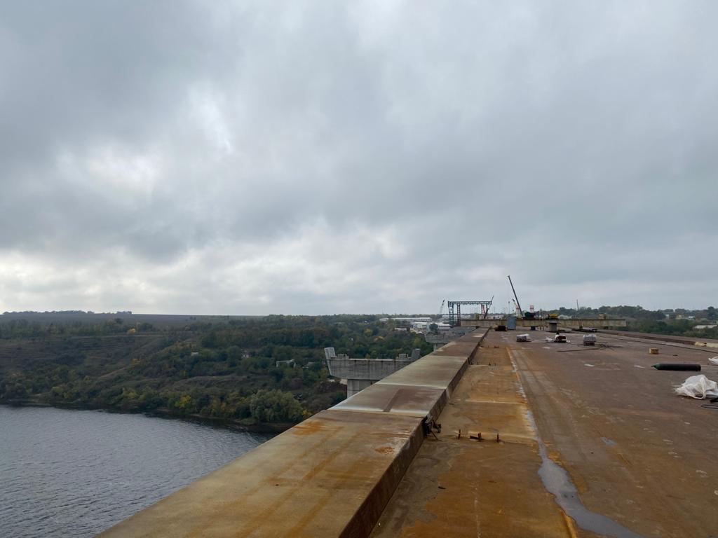В Запорожье завершают строительство моста через Старый Днепр: дата открытия (ФОТО)