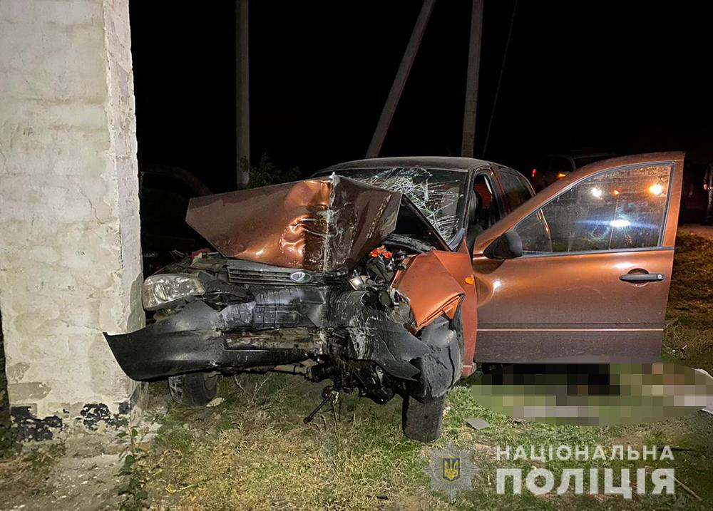 В Запорожской области водитель легковушки влетел в остановку: подробности смертельного ДТП (ФОТО)
