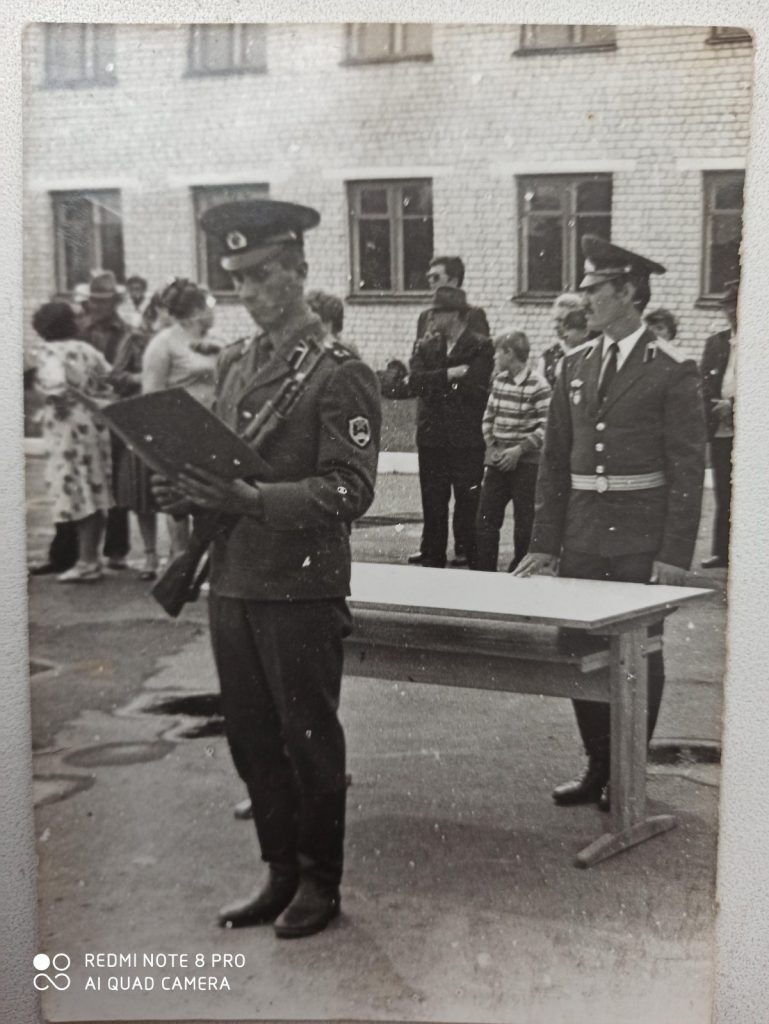 Найдёнов Николай - принятие присяги в армии, 1982 год. Прислал фото своему классному руководителю Яцун Клавдии Ивановне