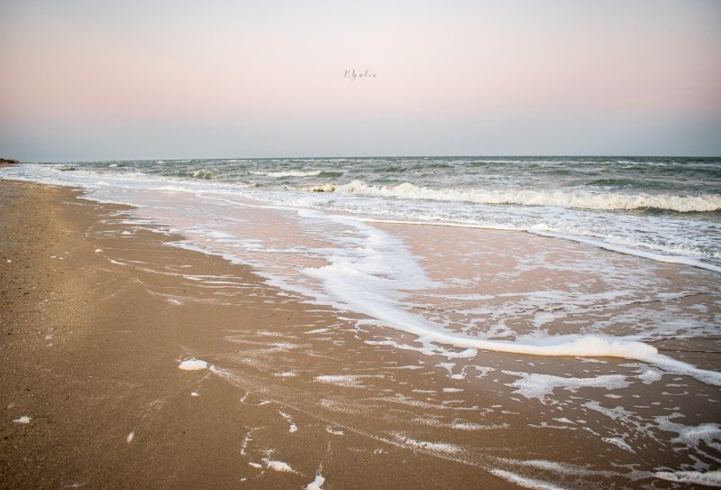 Фотограф показала как выглядит осенью пляж Бердянска - фото