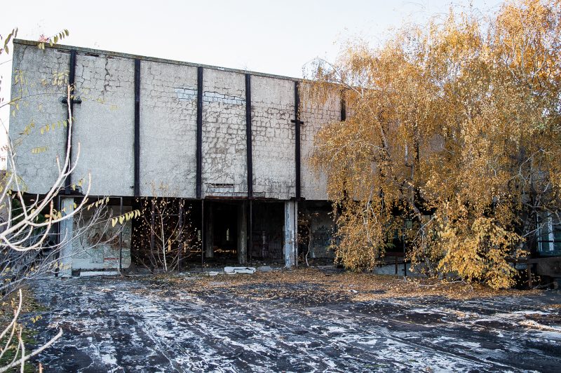 В центре Запорожья десятки лет разрушается здание популярного ресторана - фото