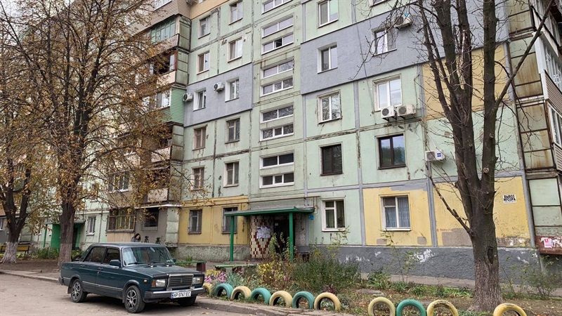 В Запорожье подъезды многоэтажек обработали специальным веществом (ФОТО)