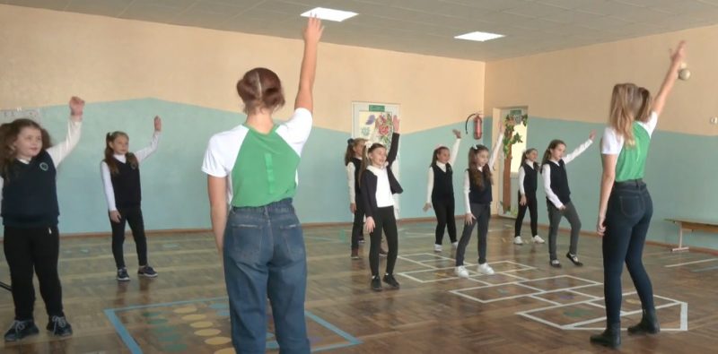 Зарядка для всех: запорожская школа участвует во всеукраинском спортивном челедже 