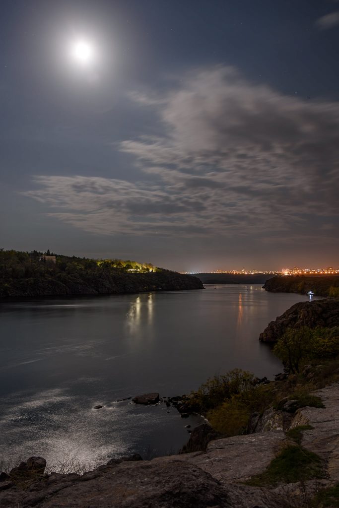 Ночное небо над Хортицей показал запорожский фотограф