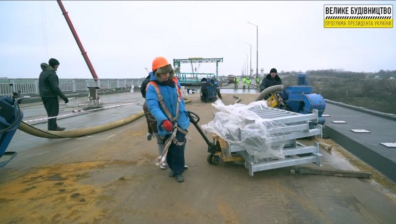 Как продвигается строительство запорожских мостов - видео