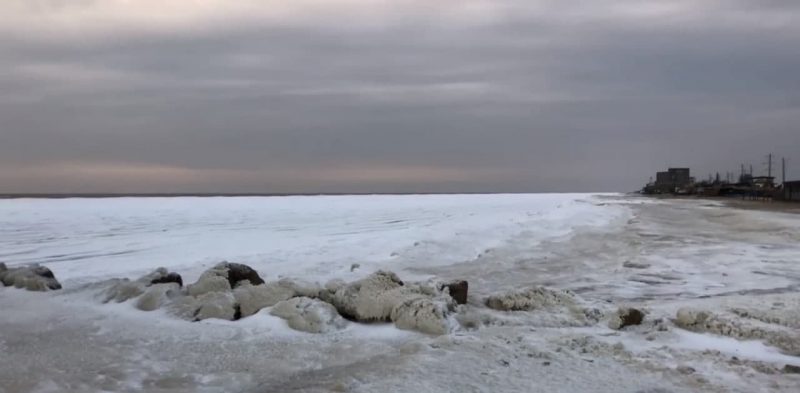 Как выглядит замерзшее море в курортном городе Запорожской области - фото, видео