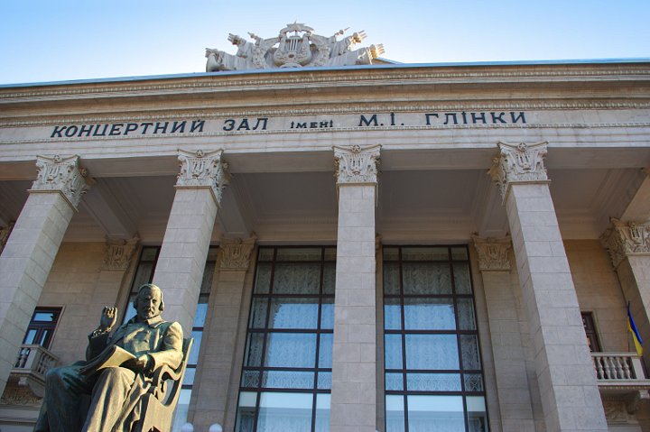 Руководство Запорожской филармонии преследуют скандалы