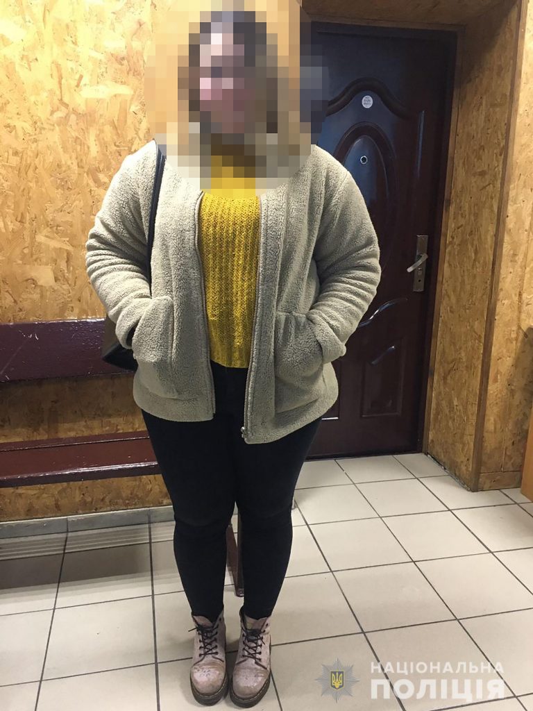 В центре Запорожья 20-летняя девушка попалась на закладке наркотиков