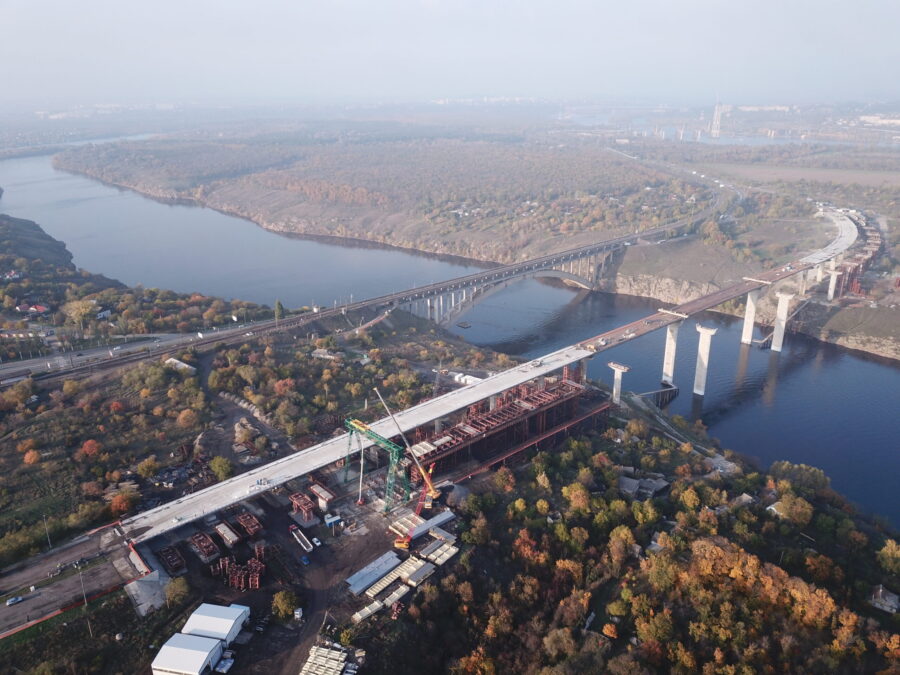 В сети показали, что происходит на строительстве мостов в Запорожье (ВИДЕО)