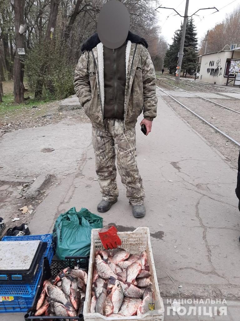 В Шевченковском районе мужчина незаконно продавал рыбу