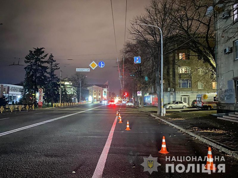 В Запорожье водитель автомобиля насмерть сбил мужчину
