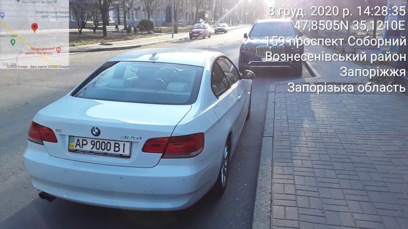 В Запорожье водители паркуют автомобили, не смотря на запрет 