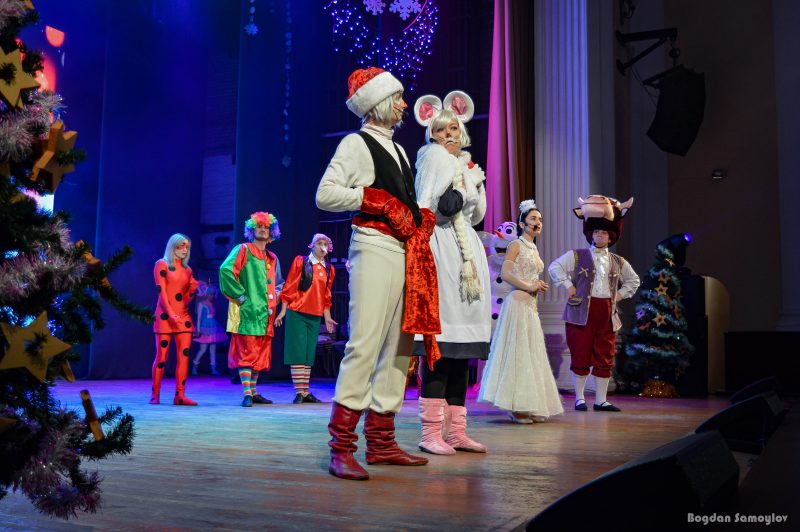  В запорожской филармонии показали новогоднее шоу