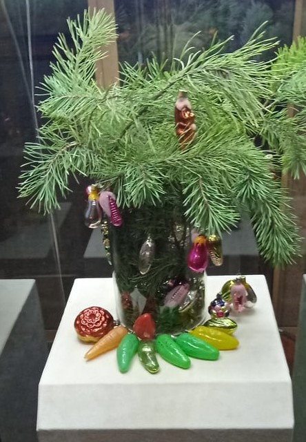 Выставка «Флора и фауна на новогодней елке»