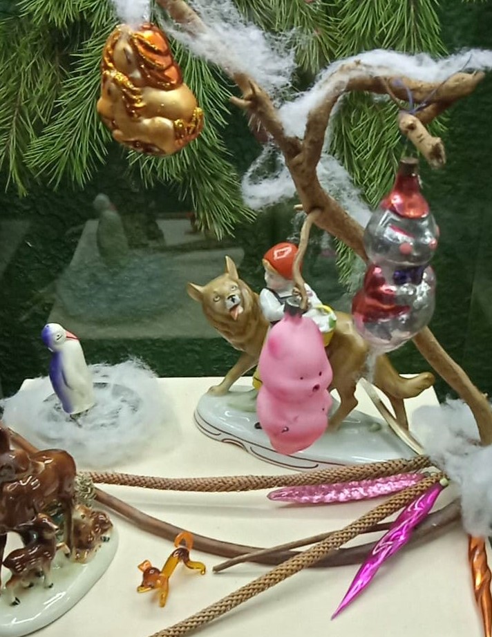 Выставка «Флора и фауна на новогодней елке»