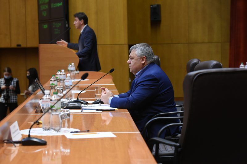 В сессионном зале Запорожского областного совета в начале заседания зарегистрировались 45 депутатов