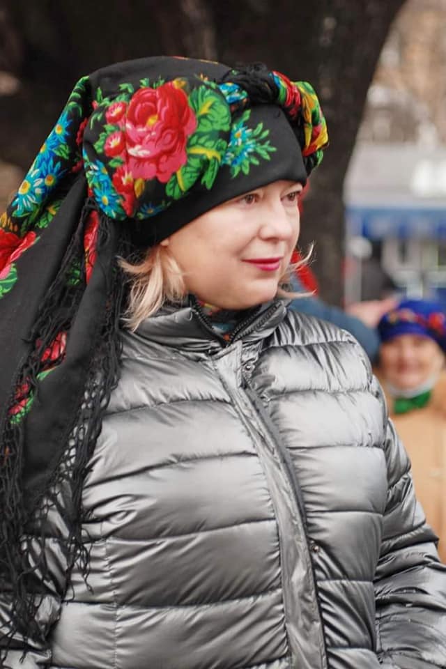 Запорожанки показали, что украинский платок может быть модным и в современном мире
