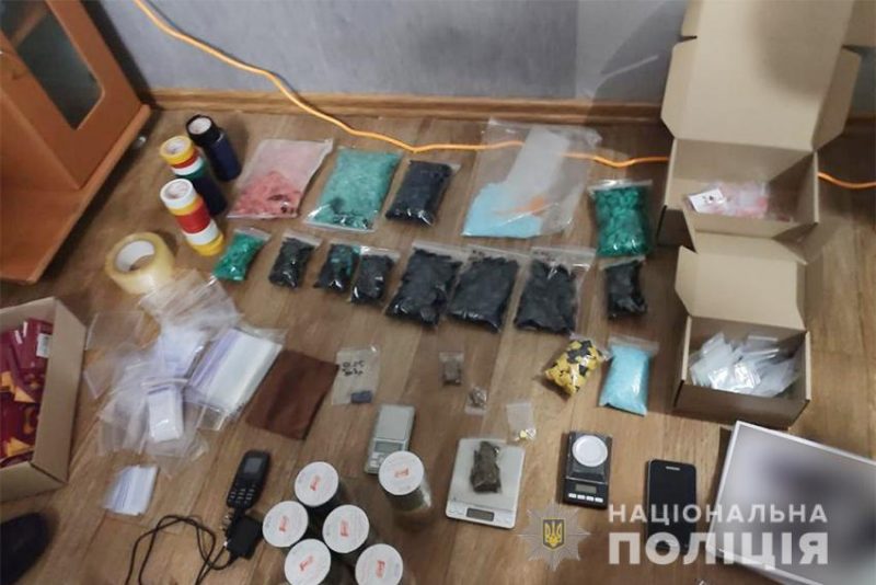 Две подруги  из Запорожской области продавали наркотики по всей стране 