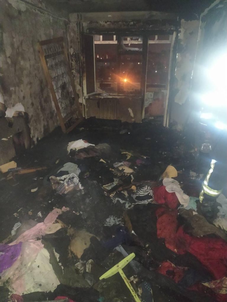 В Запорожье горела многоэтажка: спасатели эвакуировали жителей